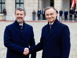 Król Danii Fryderyk X już w Polsce. Powitał go prezydent Andrzej Duda