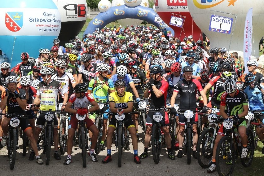 Ponad 600 osób na starcie Lotto Poland Bike Marathon! Fani kolarstwa górskiego opanowali Nowiny