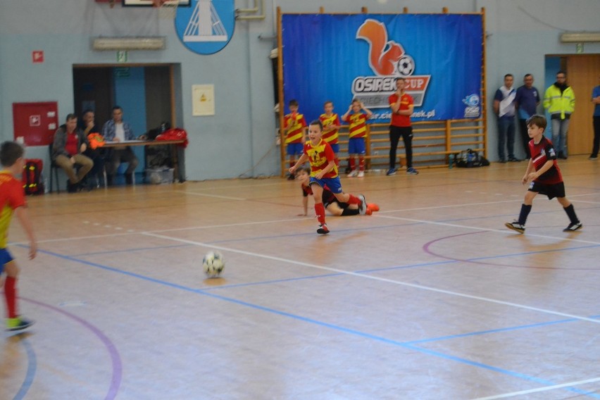 Piłkarze z Torunia zdominowali trzecią odsłonę Osirek Cup 2018 w Ciechocinku [zdjęcia]