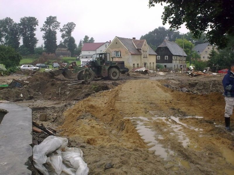 Saperzy z Brzegu pomagają powodzianom w Bogatyni