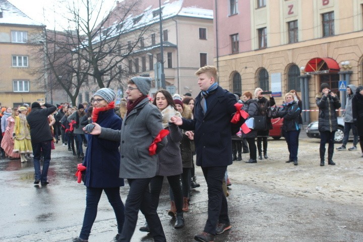 Pół tysiąca par zatańczyło poloneza w Zabrzu