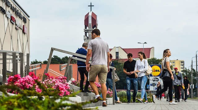 Ograniczenie handlu w niedzielę ma swoich zwolenników i przeciwników. Ci drudzy wskazują na potężną falę zwolnień , której spodziewają się w całej branży.