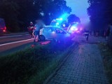 Wypadek na krajowej siódemce w Słomnikach. Samochód uderzył w betonowy przepust. Są osoby poszkodowane