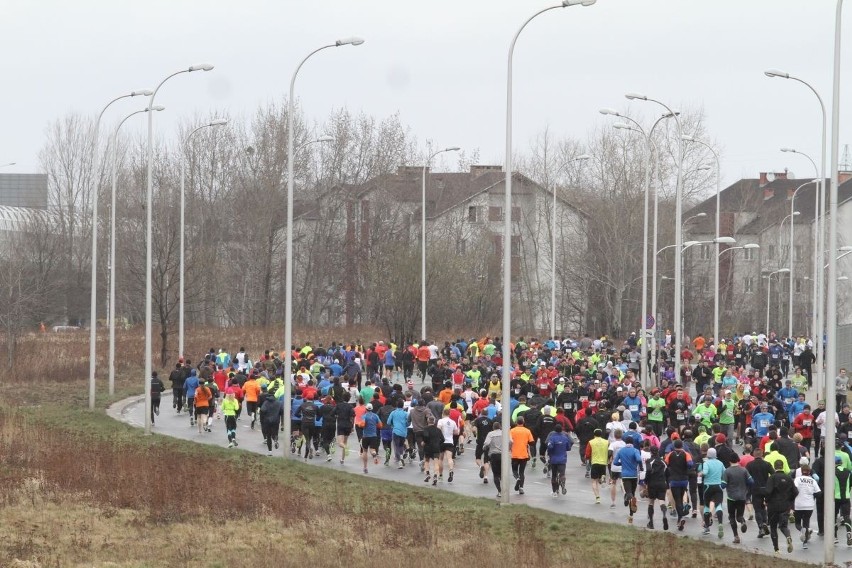 Skandal na biegu Dziesiątka WroActive: Kilkuset biegaczy pobiegło dłuższą trasą (ZDJĘCIA, WYNIKI)