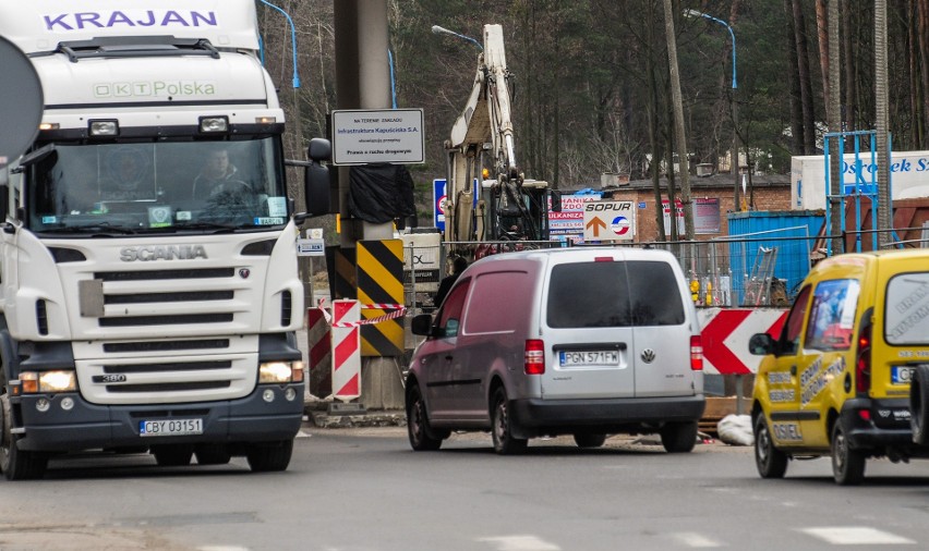 Uwaga kierowcy. Przejazd ulicą Wojska Polskiego na teren...