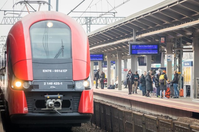 15 kwietnia pasażerów podróżujących na trasie Bydgoszcz - Nakło - Piła czekają duże utrudnienia w kursowaniu pociągów.