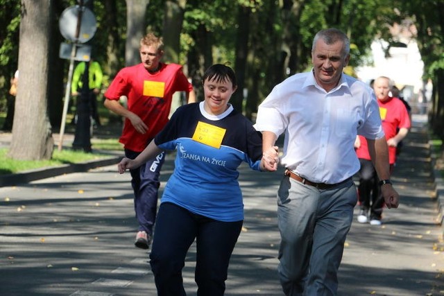 Minimaraton integracyjny „Bieg Solny” to najstarsza impreza biegowa w uzdrowisku. Ma swoich stałych fanów, ale też co roku pojawiają się na  niej nowi uczestnicy wyścigów na nogach i na wózkach.