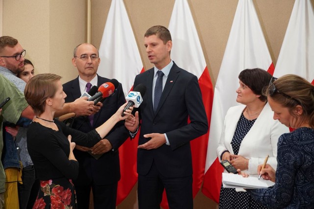 Minister edukacji narodowej Dariusz Piontkowski zapewniał w poniedziałek, że wszyscy podlascy uczniowie znajdą swoje miejsce w szkołach średnich