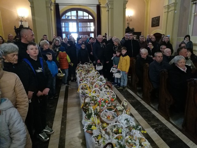 Tak wyglądało święcenie pokarmów w kościele parafialnym pod wezwaniem świętych Apostołów Piotra i Pawła w Jedlińsku.