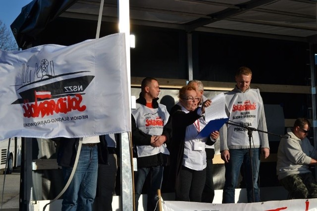 Protest Solidarności w Tychach przed zakładami Fiat Auto Poland