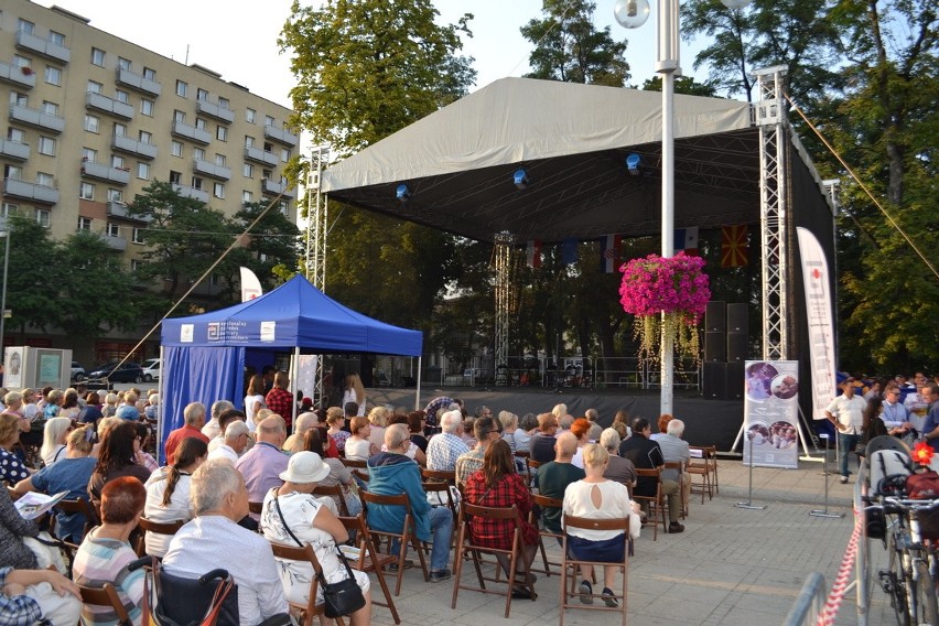 Finał III Międzynarodowego Festiwalu Folklorystycznego "Silesia". Na placu Biegańskiego wystąpiły zespoły z różnych kontynentów [ZDJĘCIA]