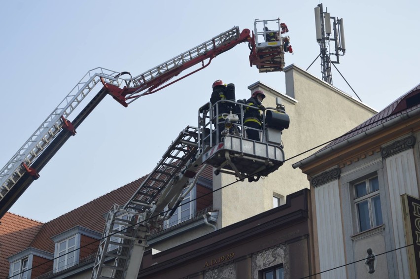- Pali się budynek sąsiadujący z Urzędem Miasta w Gorzowie -...