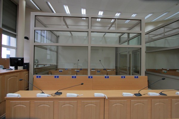 Sala, w której toczy się proces oskarżonych o pobicie Tomasza C.