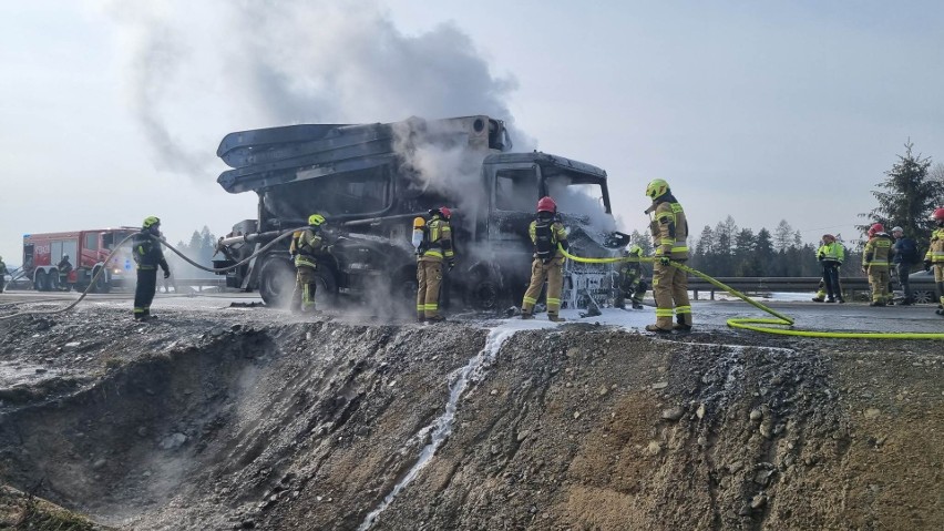Na zakopiance w Nowym Targu doszło do pożaru ciężarówki