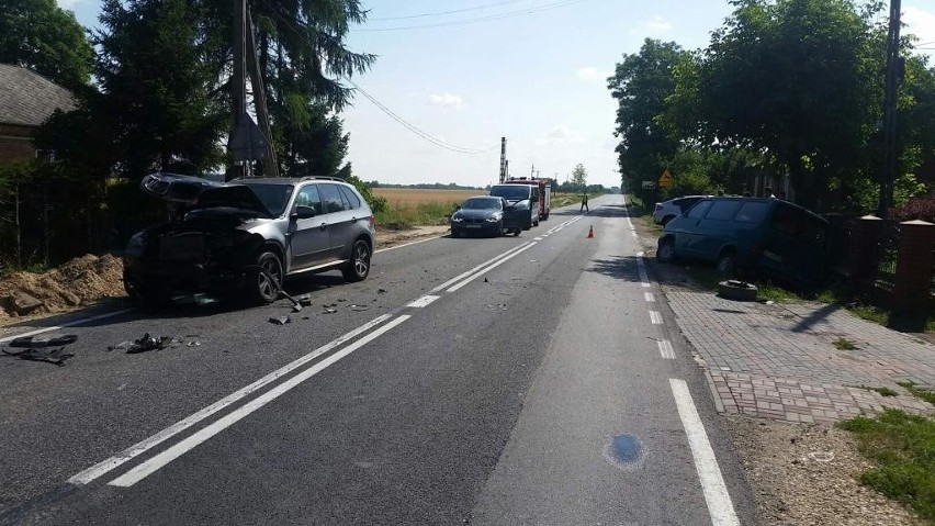 Dwie osoby ucierpiały w wypadku na drodze krajowej numer 78 pod Włoszczową. Trasa jest zablokowana