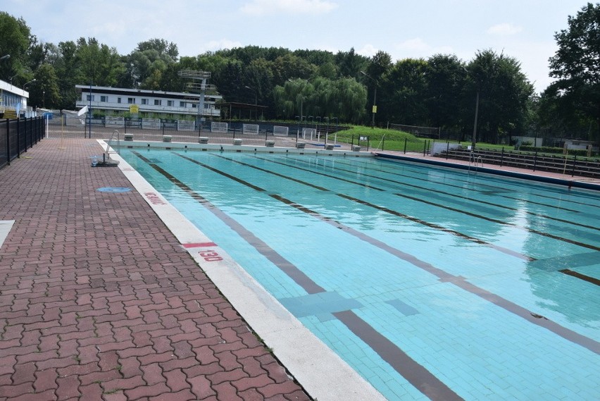 Tarnów. Groźna bakteria w basenie w Mościcach. Obiekt zamknięto do odwołania