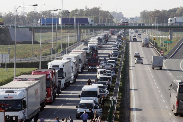 Zdarza się jednak tak, że korytarz życia wykorzystują narwani kierowcy, który za jego pomocą chcą szybko zjechać zakorkowanego odcinka trasy.