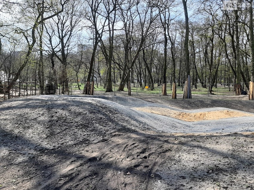 Garby i hopki na Twardowskiego. Pierwszy pumptrack powstaje w Szczecinie [ZDJĘCIA]