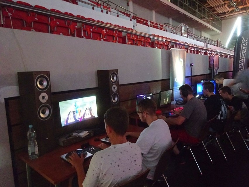 E-sportowcy z całej Polski w Ostrowcu Świętokrzyskim [ZDJĘCIA]