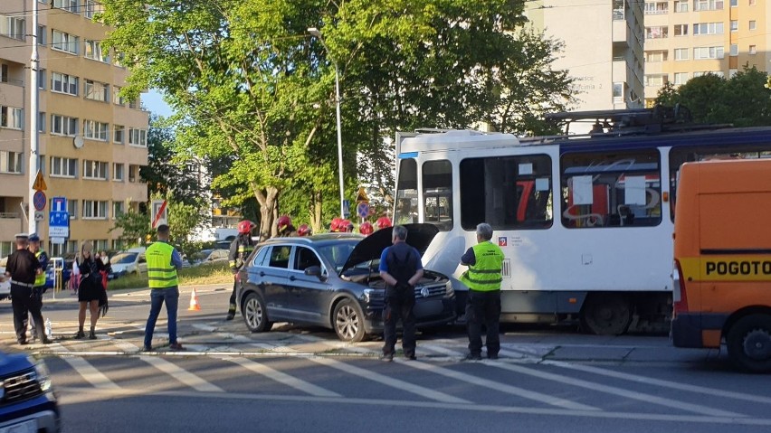 kolizja tramwaju z samochodem osobowym – 15.06.2021