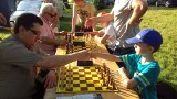 W Wadowicach grają w szachy całymi rodzinami. Różnica wieku między graczami: 60 lat! [Zobacz zdjęcia]