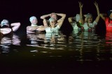 Przedstawiciele ImperActive z Końskich z przyjaciółmi zaczęli sezon zimowych kąpieli w Święto Niepodległości [DUŻO ZDJĘĆ]