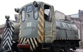 Na terenie byłej Dąbrowskiej Fabryki Obrabiarek DEFUM stanęły dwi lokomotywy