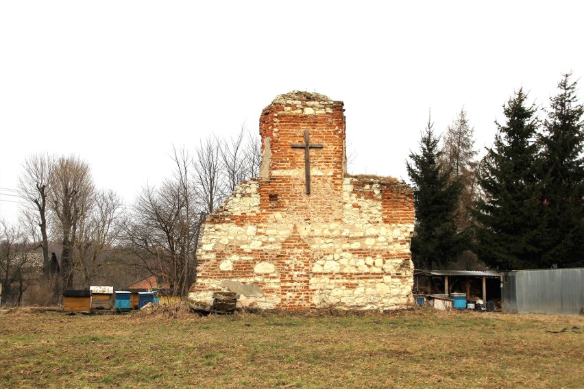 „Utrwalone” zostaną także fragmenty muru dawnego kościoła w Mokremlipiu