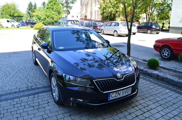 Gmina Żnin ma nowy samochód. To skoda superb III. Auto kosztowało prawie 127 tys. złotych.