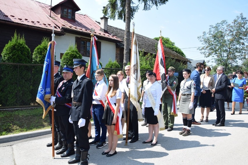 Hołd dla 30 ofiar pacyfikacji Radwanowic w miejscu kaźni hitlerowskiej. Wspomnienia bestialskiego mordu [ZDJĘCIA] 