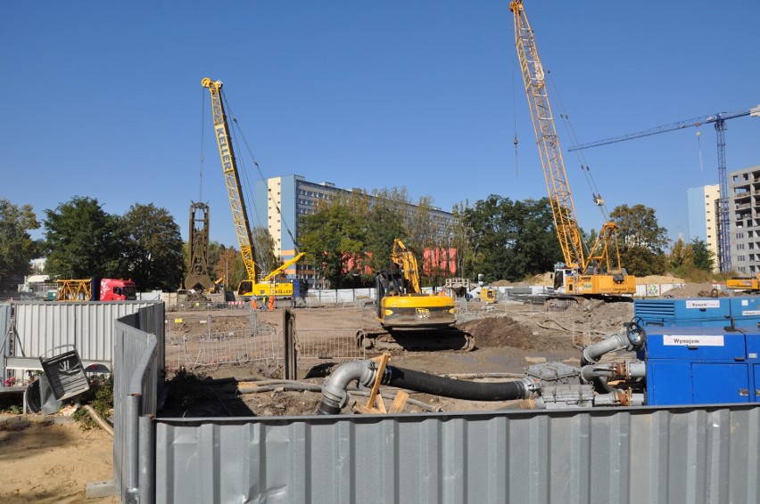 Nowy biurowiec powstaje tuż przy Sky Tower. To Centrum Południowe [WIZUALIZACJE, ZDJĘCIA]