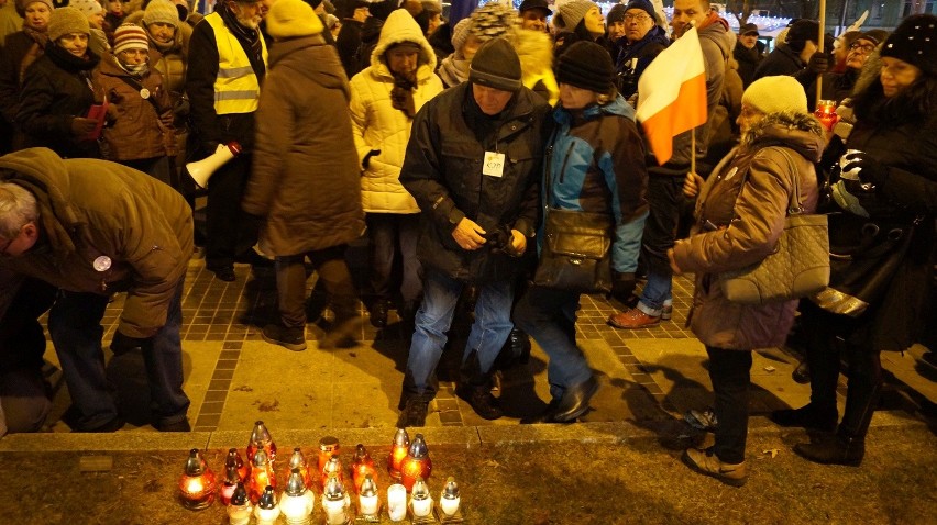 Demonstracja KOD w Częstochowie. "Demokracjo spoczywaj w...