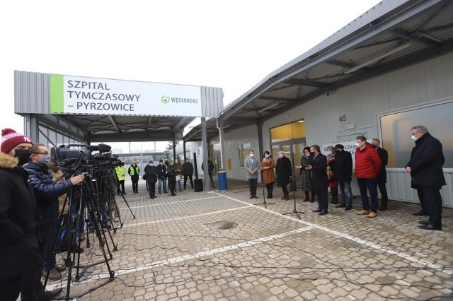 W szpitalu tymczasowym w Pyrzowicach, przebywa około 70 pacjentów zakażonych COVID-19.