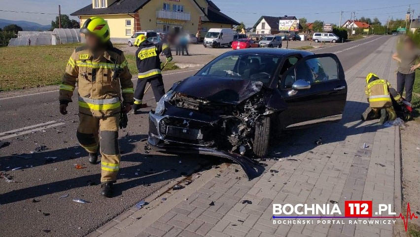 Wypadek na drodze wojewódzkiej nr 966 w Leszczynie,...