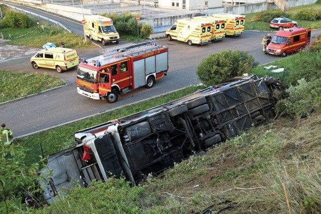 Wypadek pod Dreznem na A4. Zmarła 11 ofiara wypadku polskiego autokaru i busa [ZDJĘCIA]