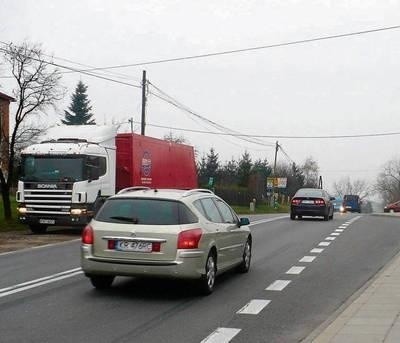 Skrzyżowanie przy Urzędzie Gminy jest utrapieniem dla pieszych FOT. JOLANTA BIAŁEK