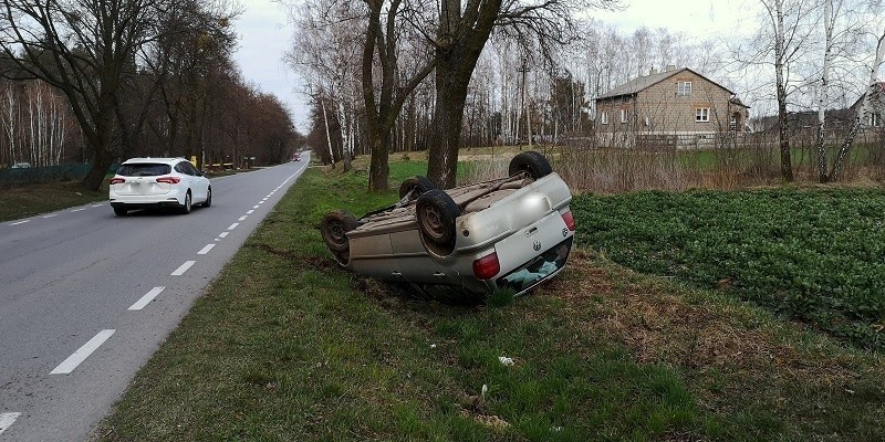 Dachowanie w Szymaniszkach. Czy kierująca była pod wpływem alkoholu?