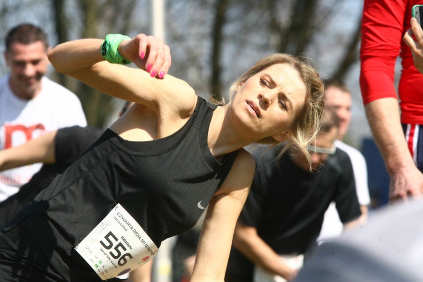 Biegli w niedzielę nad Zalewem Zemborzyckiem. To ostatni bieg z cyklu "Cztery Dychy do Maratonu" [DUŻO ZDJĘĆ]