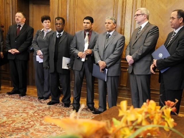 Gości z Libii przyjął rektor prof. Andrzej Radzimiński (drugi z prawej).