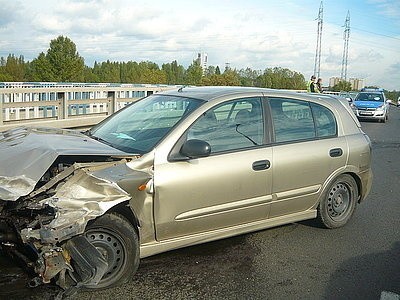 Bytom: pijany kierowca rozbił się na barierkach [ZDJĘCIA]