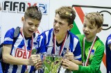 Dekoracja uczestników turnieju Legia Cup (ZDJĘCIA)