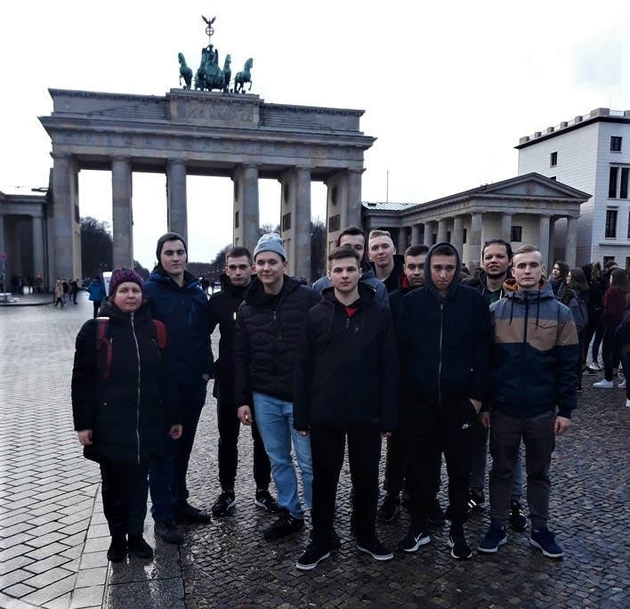 Uczniowie Zespołu Szkół numer 2 w Nowej Dębie praktykują w Niemczech. Uczą się zawodu i zwiedzają Berlin 