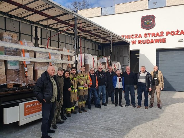 Gminy Zabierzów przyjęła dostawy darów dla Ukrainy, które poprzez braci kurkowych zorganizowano w Niemczech i Austrii