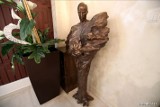 Rzeźba Demiurga przeniesiona z sali obrad do sali toastów w magistracie w Stalowej Woli. Zobaczcie zdjęcia