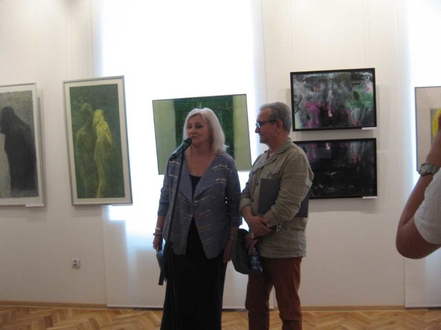 O wystawie zatytułowanej „Wierność sobie - wierność innym” mówili komisarze: Elżbieta Raczkowska i Andrzej Markiewicz.