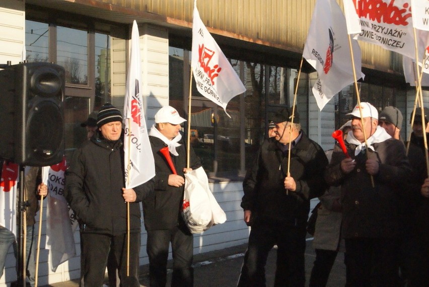 Pikieta przed Hutą Bankową w Dąbrowie Górniczej