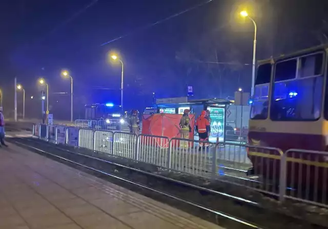Śmiertelny pożar na przystanku tramwajowym w Łodzi. Co się wydarzyło?