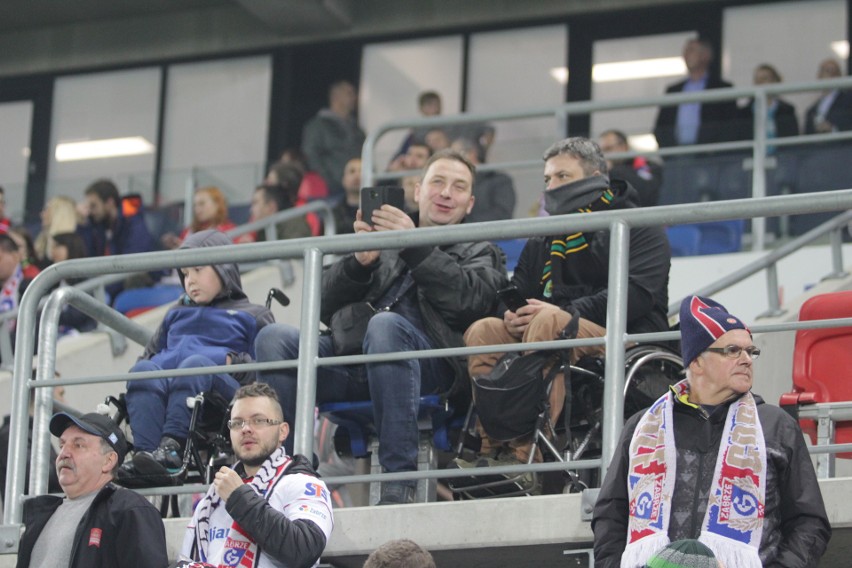 Górnik Zabrze - Śląsk Wrocław. Kibice odśpiewali hymn ZDJĘCIA KIBICÓW