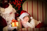 Czy święty Mikołaj istnieje? Kiedy powiedzieć dziecku prawdę i jak rozmawiać z nim o świętym Mikołaju? Zobacz, co radzi psycholog