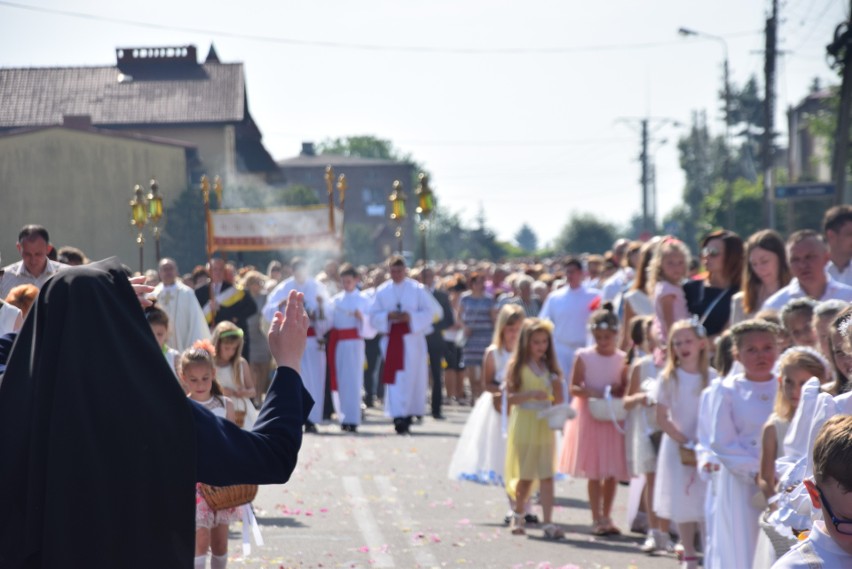 Boże Ciało 2018 w Chełmie Śląskim: Procesja przeszła...